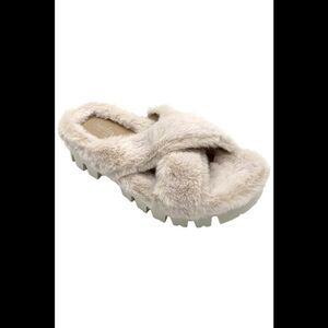 Charles By Charles David Zealous Slip-On Fuzzy Sandal Natural - Medium